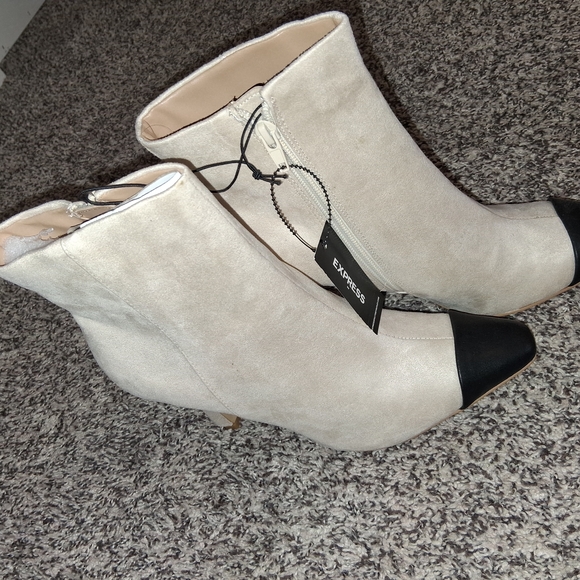Express Women's Cream and Black Ankle Boots - Picture 1 of 5